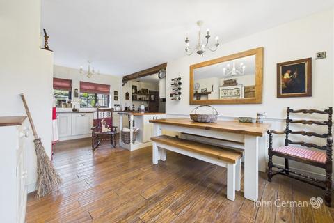 3 bedroom detached house for sale, Quixhill Lane, Prestwood