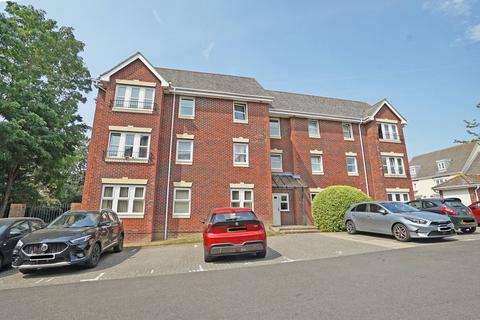 2 bedroom apartment to rent, Oysell Gardens, Fareham PO16