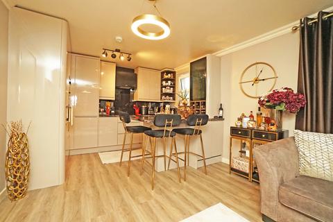 2 bedroom apartment to rent, Oysell Gardens, Fareham PO16