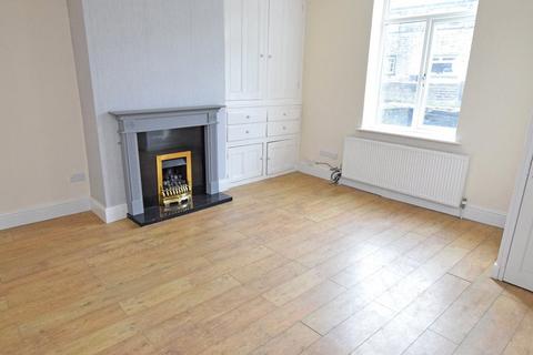 2 bedroom end of terrace house to rent, Main Street, Bradford BD15