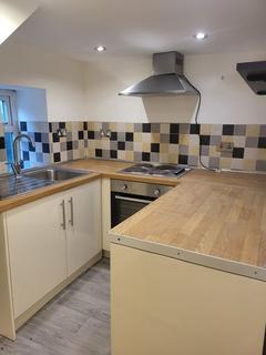 2 bedroom end of terrace house to rent, Main Street, Bradford BD15