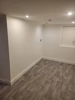 2 bedroom end of terrace house to rent, Main Street, Bradford BD15