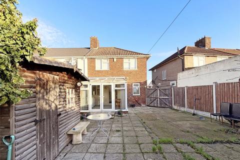 3 bedroom end of terrace house to rent, Vincent Road, Essex RM9
