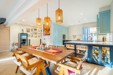 3 bedroom flat for sale, St. Johns Wood Road, London NW8