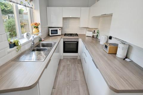 undefined, Ling Park Avenue, Bradford BD15