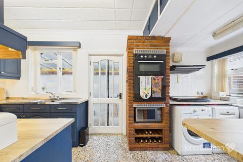 3 bedroom detached bungalow for sale, Field Lane, Burton-on-Trent