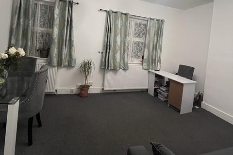 2 bedroom apartment to rent, Wightman Road, London N8