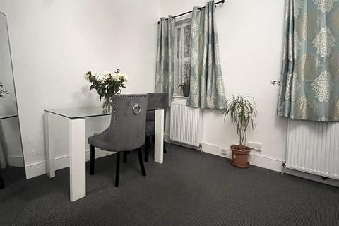2 bedroom apartment to rent, Wightman Road, London N8