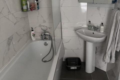 2 bedroom apartment to rent, Wightman Road, London N8
