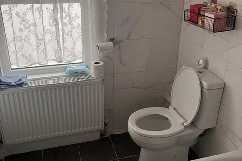 2 bedroom apartment to rent, Wightman Road, London N8