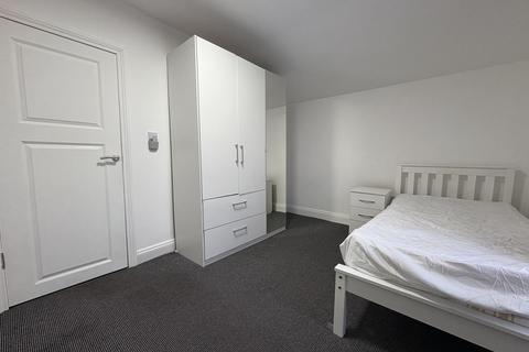 2 bedroom apartment to rent, Wightman Road, London N8