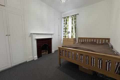 2 bedroom apartment to rent, Wightman Road, London N8