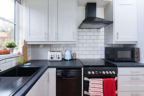 2 bedroom end of terrace house for sale, Meadowbrook Road, Dorking