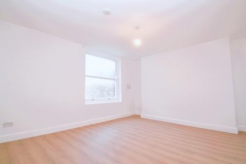2 bedroom apartment to rent, Samuel Street, London