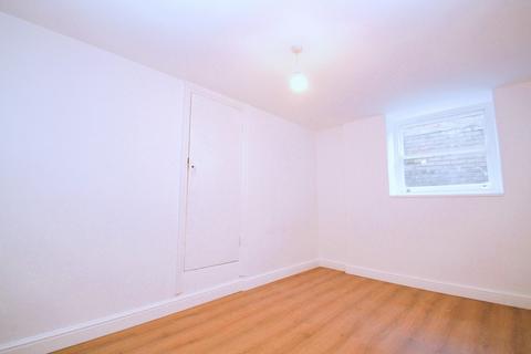 2 bedroom apartment to rent, Samuel Street, London