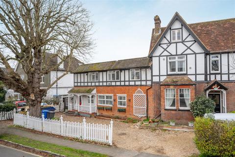 4 bedroom semi-detached house to rent, Montagu Road, Datchet