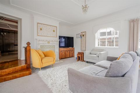 4 bedroom semi-detached house to rent, Montagu Road, Datchet