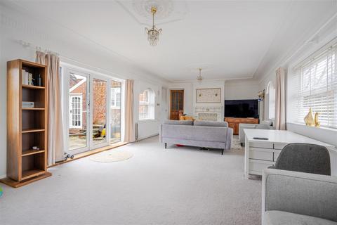4 bedroom semi-detached house to rent, Montagu Road, Datchet