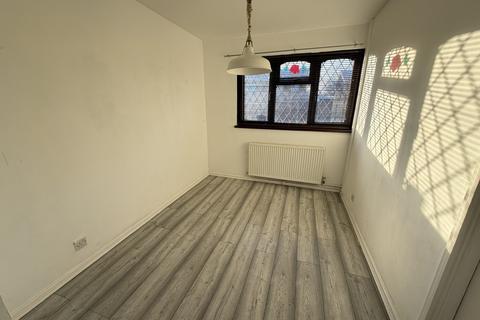 3 bedroom detached house to rent, Verwood Close, Wolverhampton WV13