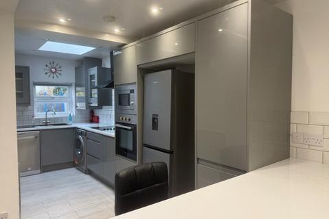 3 bedroom terraced house to rent, Waddens Brook Lane, Wednesfield