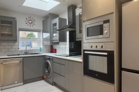 3 bedroom terraced house to rent, Waddens Brook Lane, Wednesfield