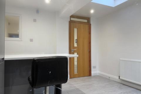 3 bedroom terraced house to rent, Waddens Brook Lane, Wednesfield