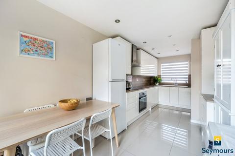 undefined, Tamarind Close, Surrey GU2