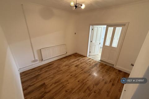 2 bedroom terraced house to rent, Weaver Street, Winsford, CW7