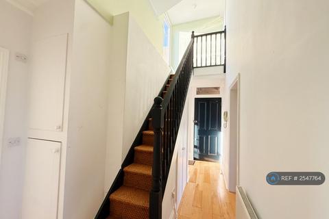 2 bedroom penthouse to rent, Canterbury Crescent, London, SW9