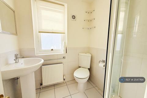 2 bedroom penthouse to rent, Canterbury Crescent, London, SW9
