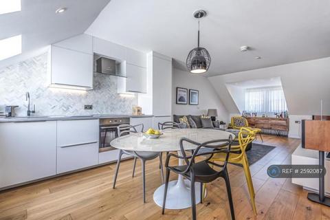 2 bedroom maisonette to rent, Aston Road, London, SW20