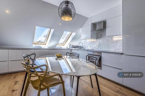 2 bedroom maisonette to rent, Aston Road, London, SW20
