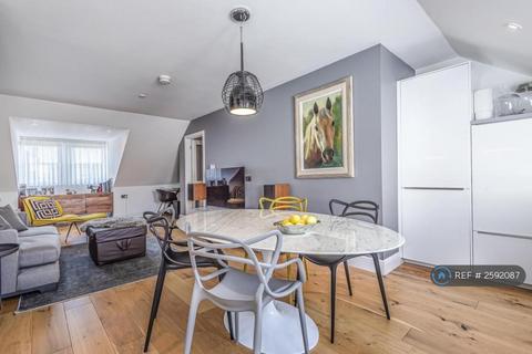 2 bedroom maisonette to rent, Aston Road, London, SW20