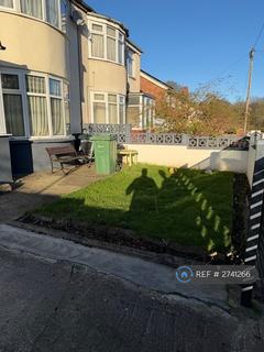 5 bedroom semi-detached house to rent, Newton Park View, Leeds, LS7