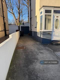 5 bedroom semi-detached house to rent, Newton Park View, Leeds, LS7