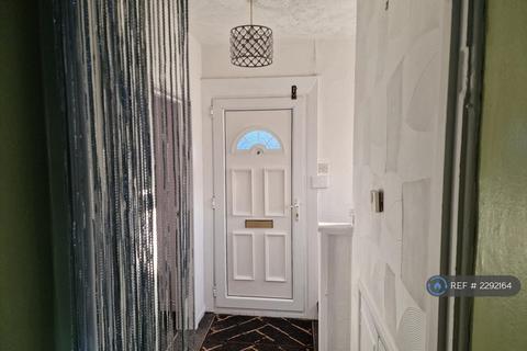 2 bedroom semi-detached house to rent, Belle Isle Road, Leeds, LS10