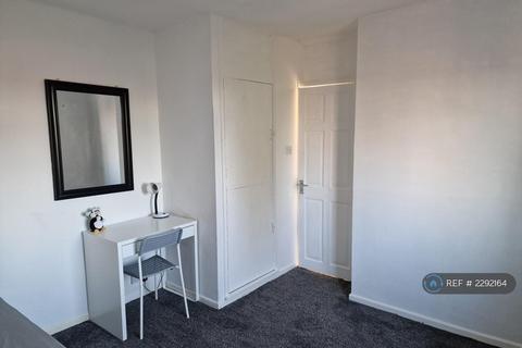 2 bedroom semi-detached house to rent, Belle Isle Road, Leeds, LS10