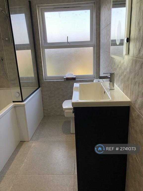 En Suite Bathroom With Shower Over Bath