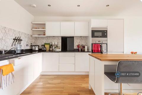 2 bedroom flat to rent, Maher Court, London, E14