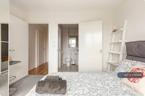 2 bedroom flat to rent, Maher Court, London, E14