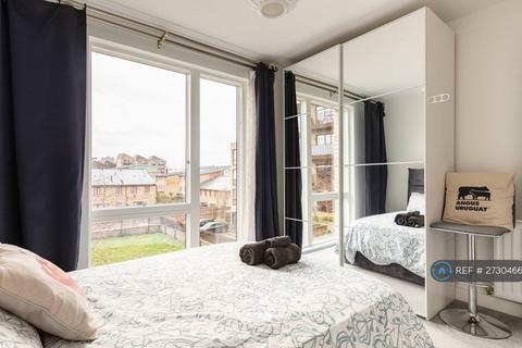 2 bedroom flat to rent, Maher Court, London, E14