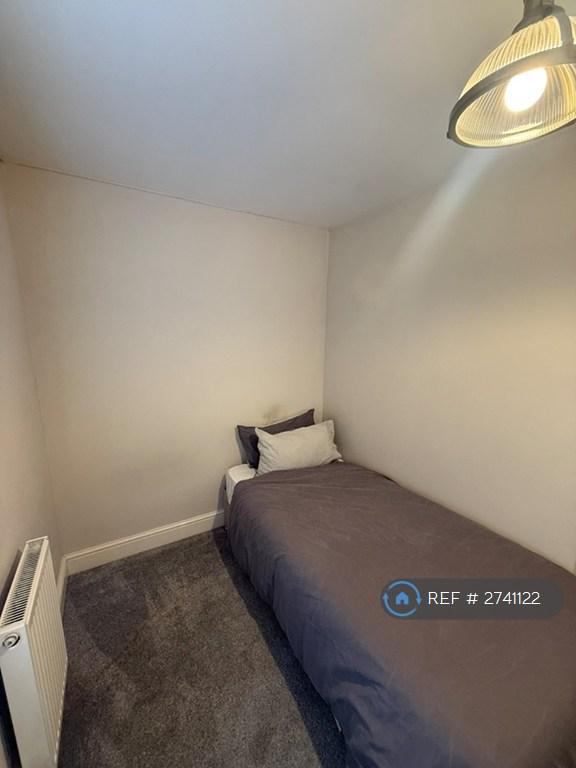 One Bedroom / Office Space