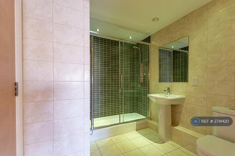 2 bedroom flat to rent, Mann Island, Liverpool, L3