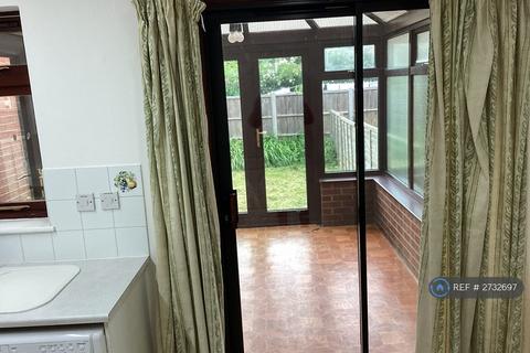 2 bedroom end of terrace house to rent, Weaver Close, Loughborough, LE11