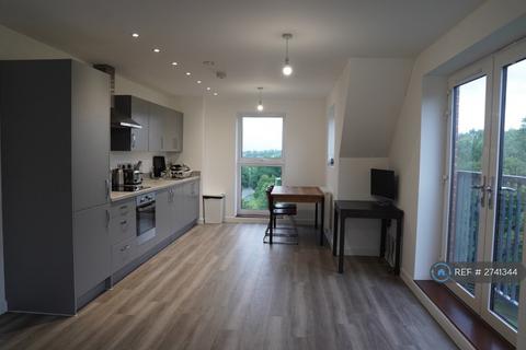 2 bedroom flat to rent, Station Road, Hook, RG27