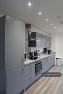 2 bedroom flat to rent, Station Road, Hook, RG27