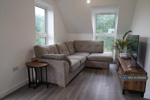 2 bedroom flat to rent, Station Road, Hook, RG27