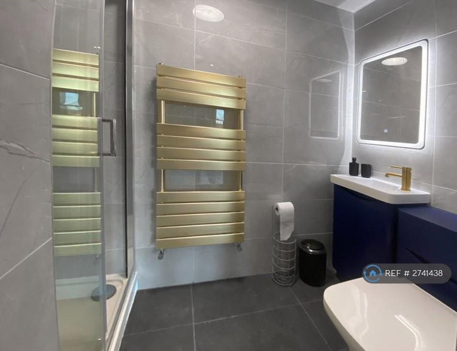 Bedroom 2 Ensuite