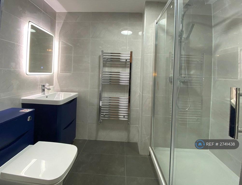 Bedroom 4 Ensuite