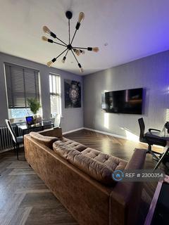 2 bedroom flat to rent, Wood Street, London, E17